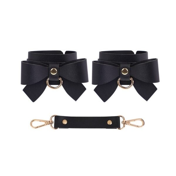 sm props set 5 pieces bow sexy leather whip pvc mouth ball mouth plug female slave traction collar bondage handcuffs - Black handcuffs